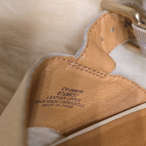 Crown Cream and Brown Heels with Cross-Strap Design - Picture 11 of 11